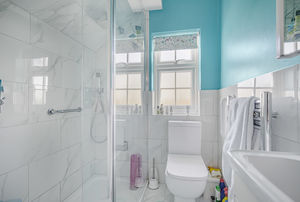 Shower room- click for photo gallery